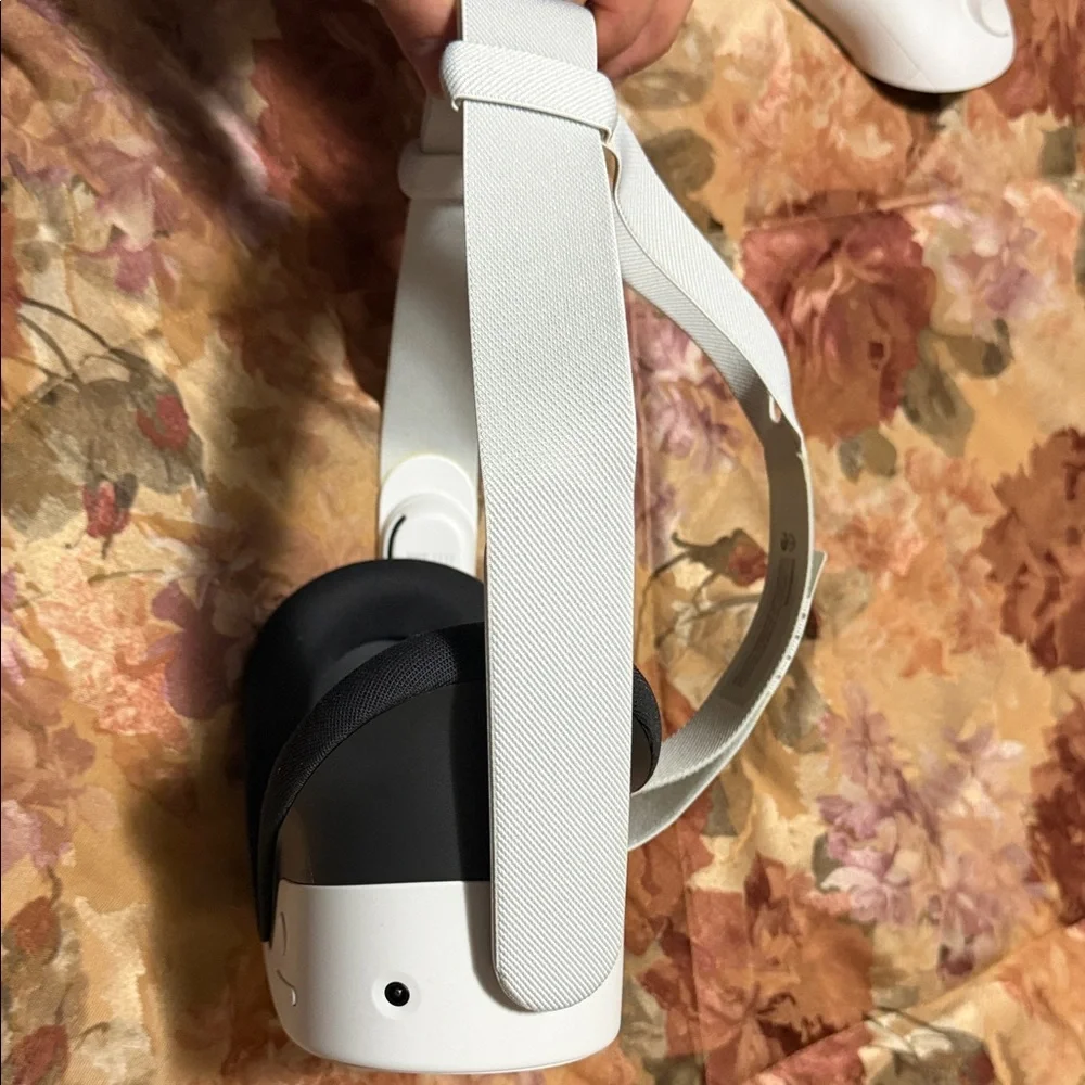 VR Headset and Controllers - White and Black